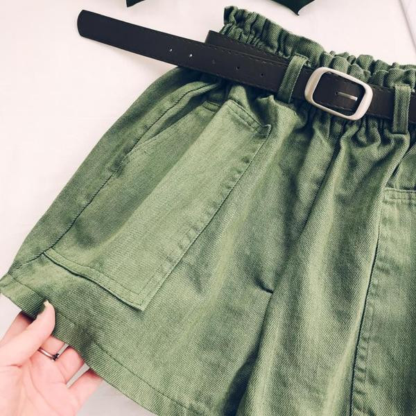 Pantaloni scurți casual dama cu talie elastica si curea in trei culori