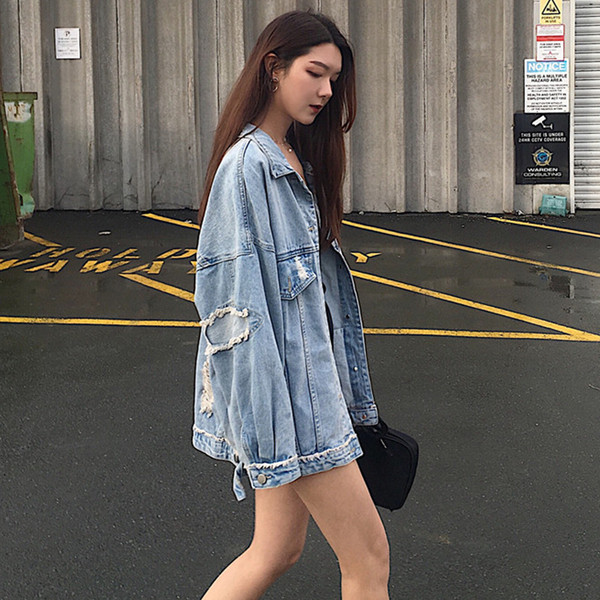 Geaca de dama moderna din denim model larg cu motive rupte