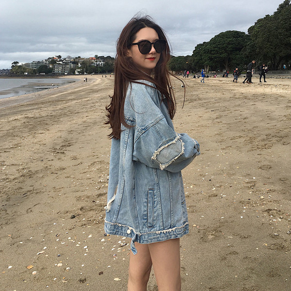 Geaca de dama moderna din denim model larg cu motive rupte