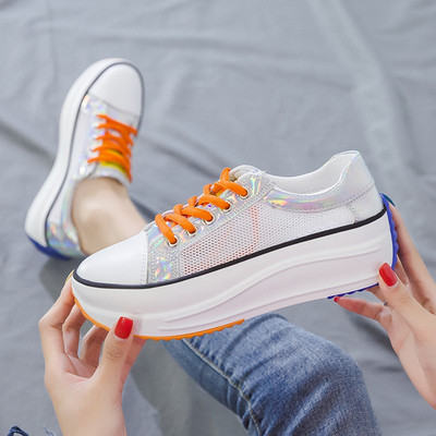 Casual γυναικεία παπούτσια σε λευκό και κίτρινο  χρώμα με κορδόνια