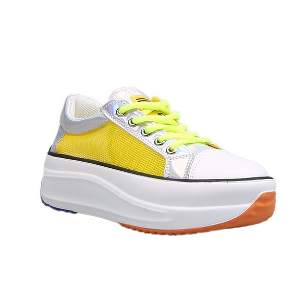 Casual γυναικεία παπούτσια σε λευκό και κίτρινο  χρώμα με κορδόνια