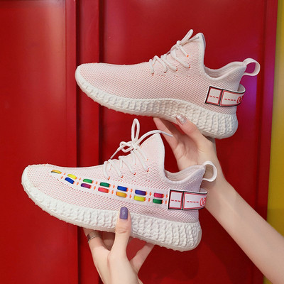 Καθημερινά  γυναικεία παπούτσια σε μπεζ, ροζ και μαύρο χρώμα  με έγχρωμη εκτύπωση