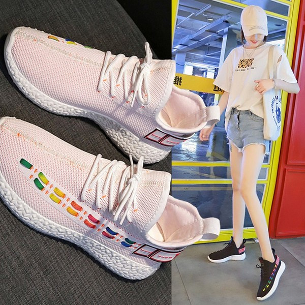 Καθημερινά  γυναικεία παπούτσια σε μπεζ, ροζ και μαύρο χρώμα  με έγχρωμη εκτύπωση