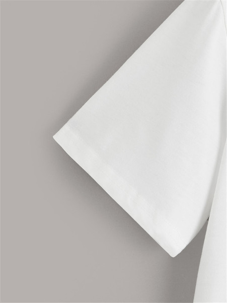 Tricou de dama modern cu aplicatie in alb