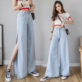 Актуална дамски дънки - широк модел с цепка