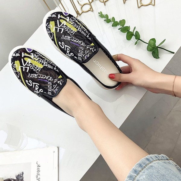 Pantofi casual dama in alb si negru cu model colorat