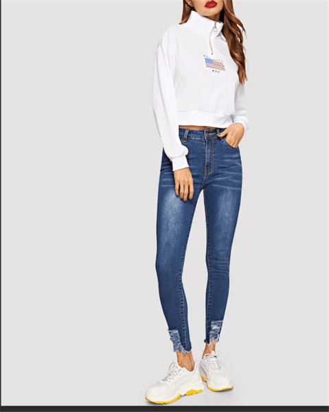 Blugi de dama moderni cu talie inalta si motive rupte in albastru