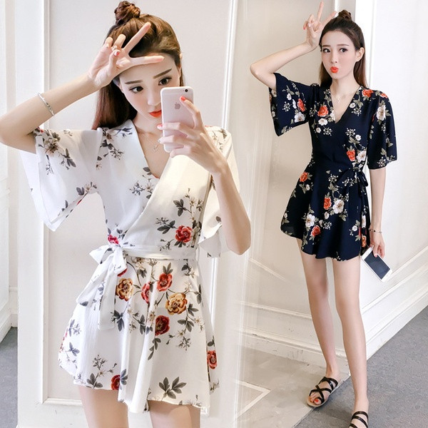 Salopetă de damă modernă cu model floral cu mâneci scurte