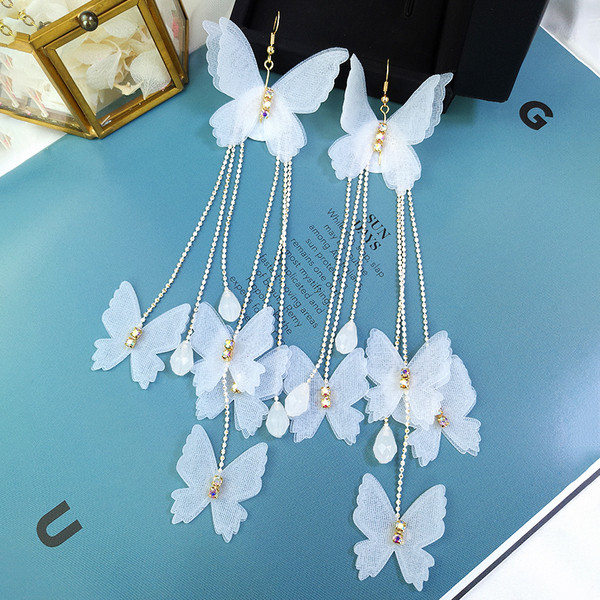 Cercei lungi de dama alb cu margele