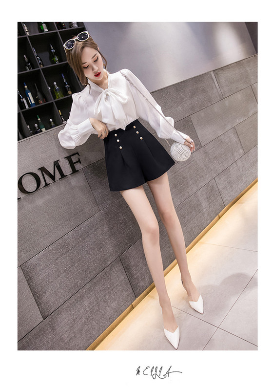 Pantaloni scurti eleganti de dama cu talie inalta in negru