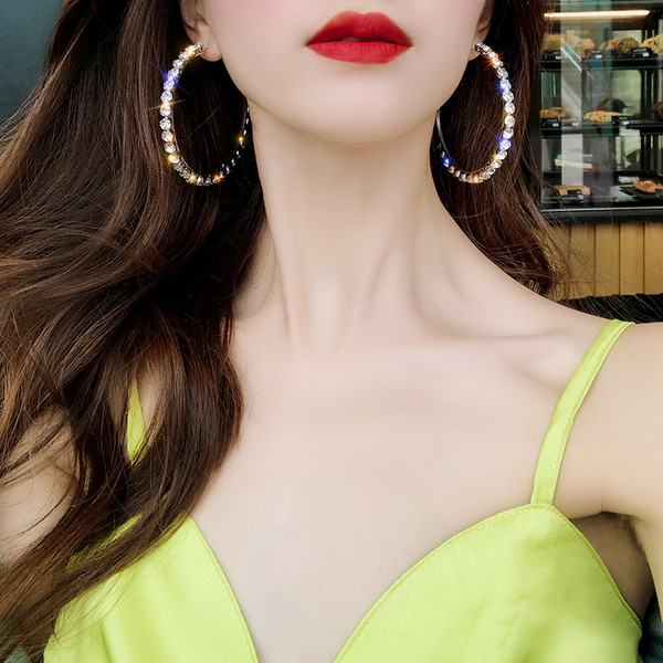 Cercei moderni de dama cu forma rotunda in doua culori