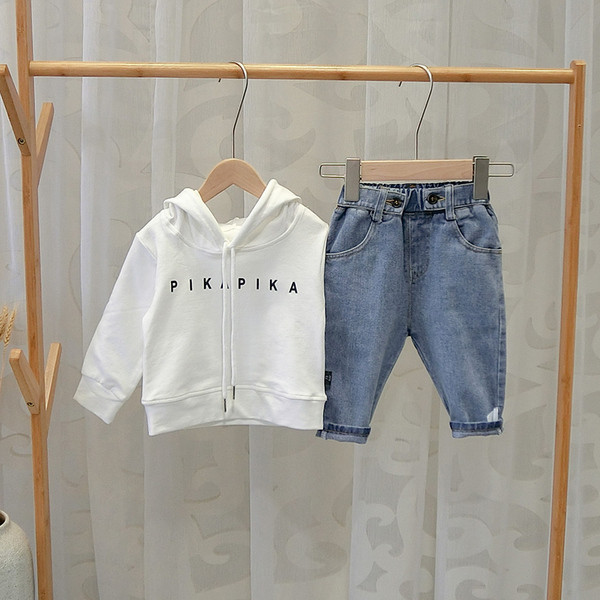 Blugi de copii actuali pentru baieti in culoarea lor