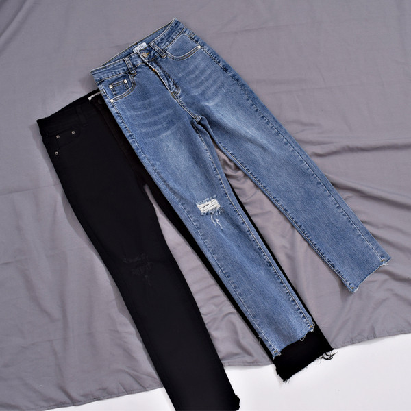 Blugi moderni de dama cu talie inalta si motiv rupt in albastru si negru