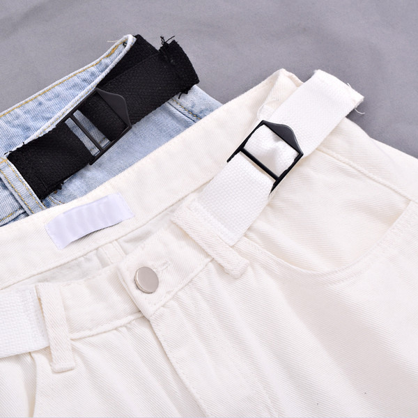 Pantaloni scurți moderni de damă cu talie înaltă și curea în alb și albastru