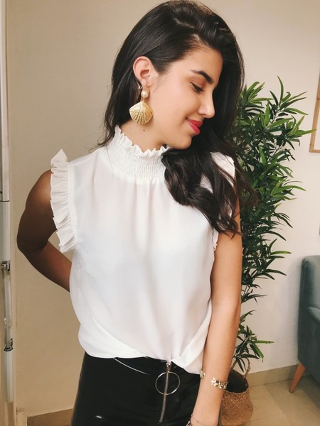 Maieu modern de damă în culoarea albă