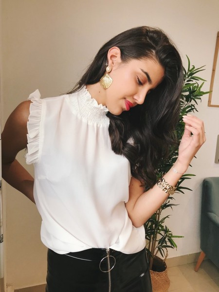 Maieu modern de damă în culoarea albă