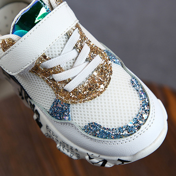 Model nou de adidasi copii pentru fete cu efect stralucitor in doua culori