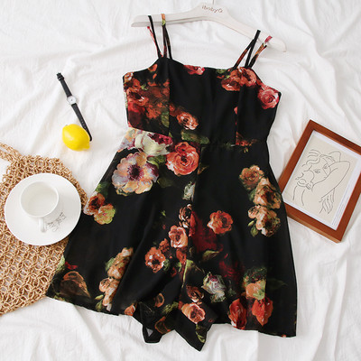 Salopeta de dama de culoare neagra cu motive florale