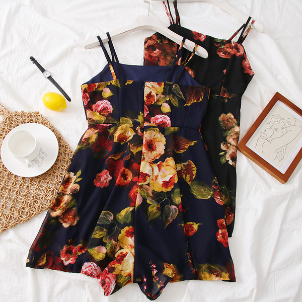 Salopeta de dama de culoare neagra cu motive florale