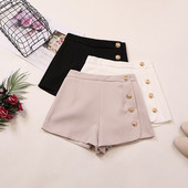 Stílusos női rövidnadrág gombokkal több színben