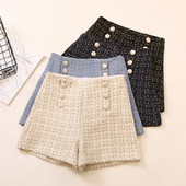 Pantaloni scurti eleganti de dama cu nasturi in mai multe culori