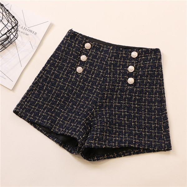 Pantaloni scurti eleganti de dama cu nasturi in mai multe culori