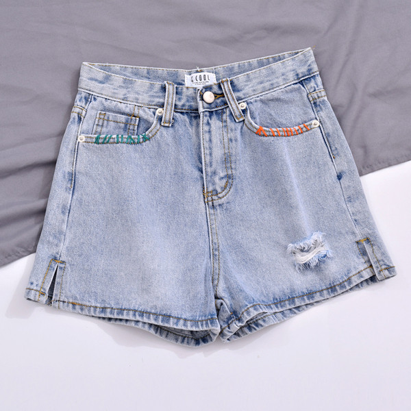 Pantaloni scurți de damă cu talie înaltă și motiv rupt