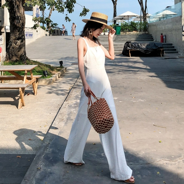 Salopetă elegantă de damă în alb