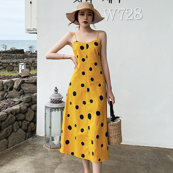 Rochie lunga de dama actuala de culoare galbena cu buline cu bretele subtiri