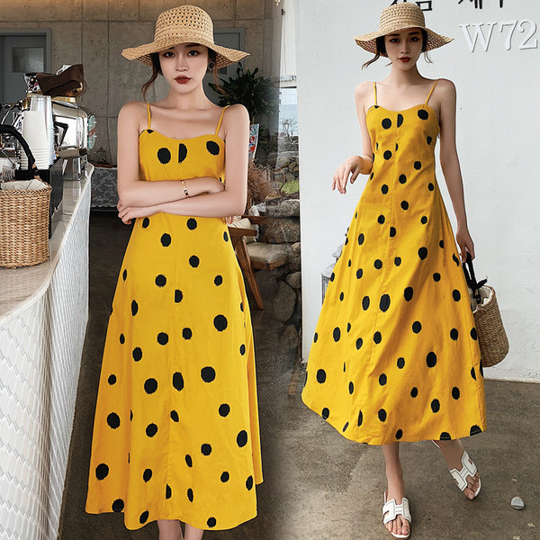 Rochie lunga de dama actuala de culoare galbena cu buline cu bretele subtiri