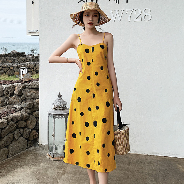 Rochie lunga de dama actuala de culoare galbena cu buline cu bretele subtiri