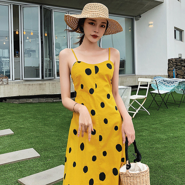 Rochie lunga de dama actuala de culoare galbena cu buline cu bretele subtiri