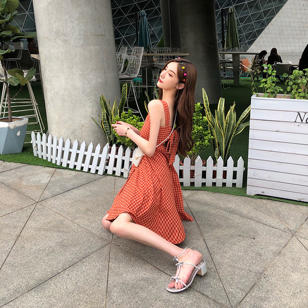 Rochie de dama moderna in carouri de culoare rosie - model croiat