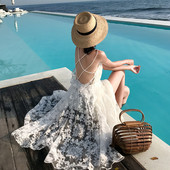 Rochie lunga de dama eleganta cu model floral in alb