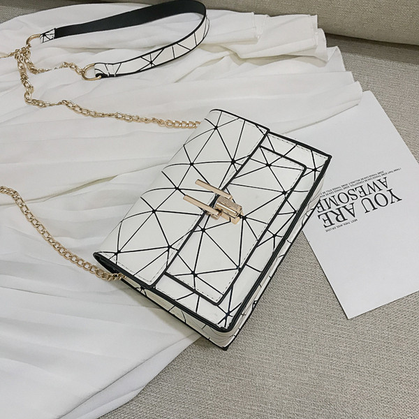 Geanta de dama eleganta cu element metalic in trei culori