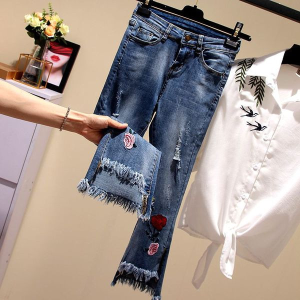 Blugi de dama moderni cu broderii si motive rupte