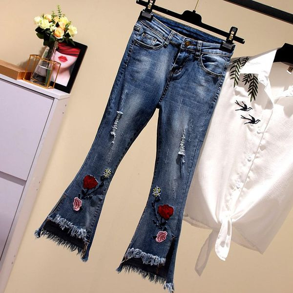 Blugi de dama moderni cu broderii si motive rupte
