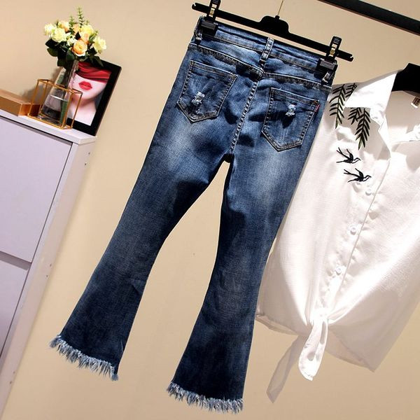 Blugi de dama moderni cu broderii si motive rupte