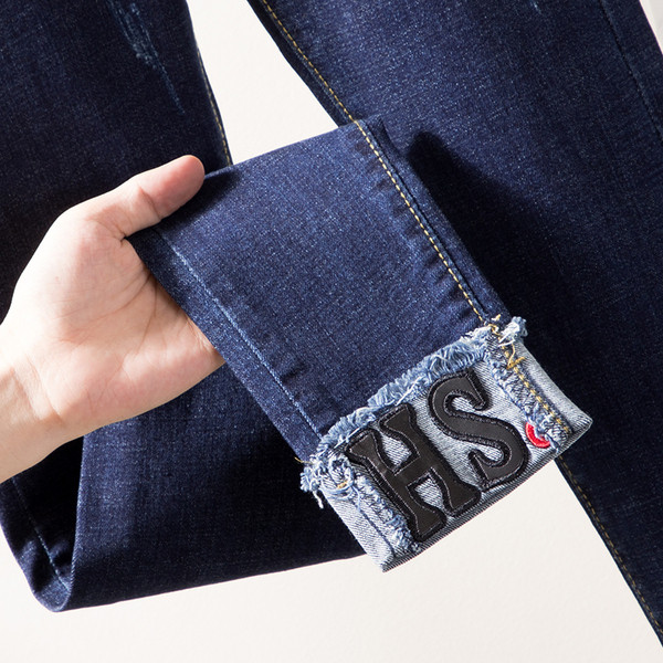 Blugi moderni de dama in albastru inchis cu inscriptii