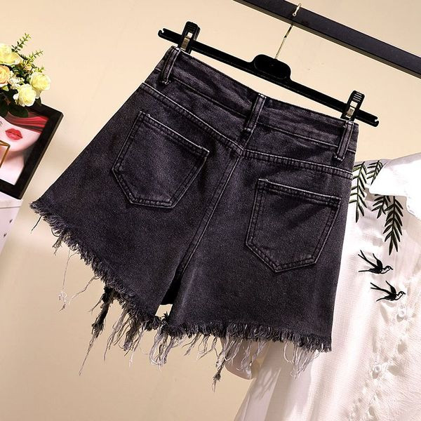 Pantaloni scurți casual de damă în gri