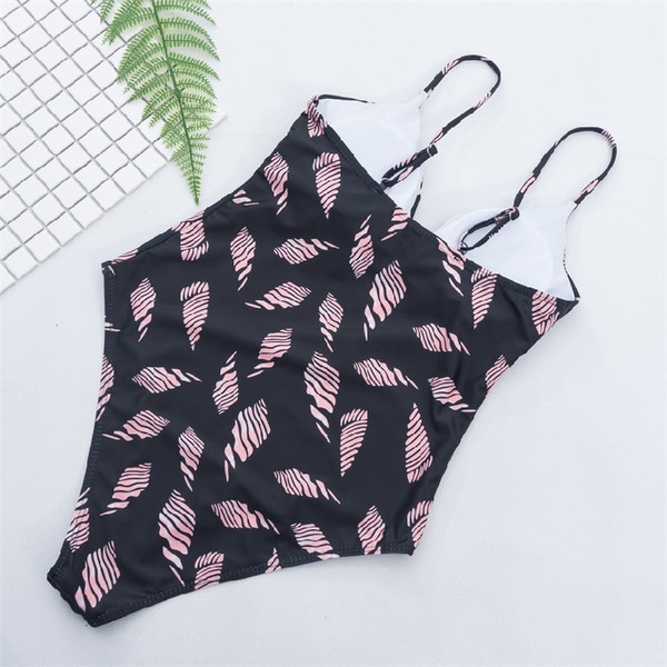 Costum de baie complet cu bretele și model floral