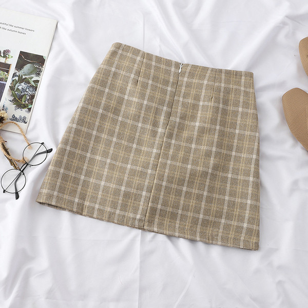 Fusta scurta dama in carouri cu nasturi in mai multe culori