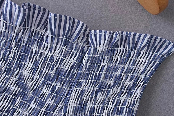 Rochie de damă în dungi cu mâneci lotus