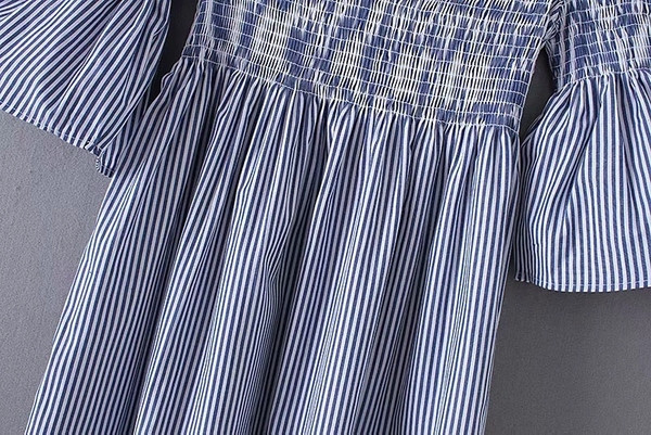 Rochie de damă în dungi cu mâneci lotus