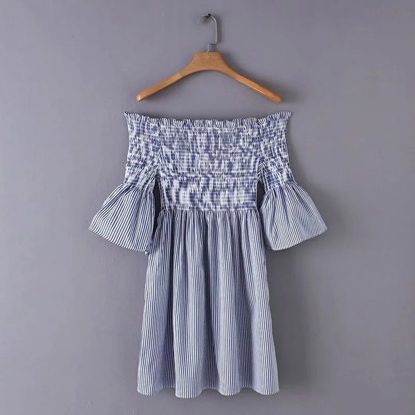 Rochie de damă în dungi cu mâneci lotus