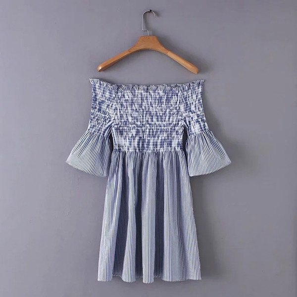 Rochie de damă în dungi cu mâneci lotus