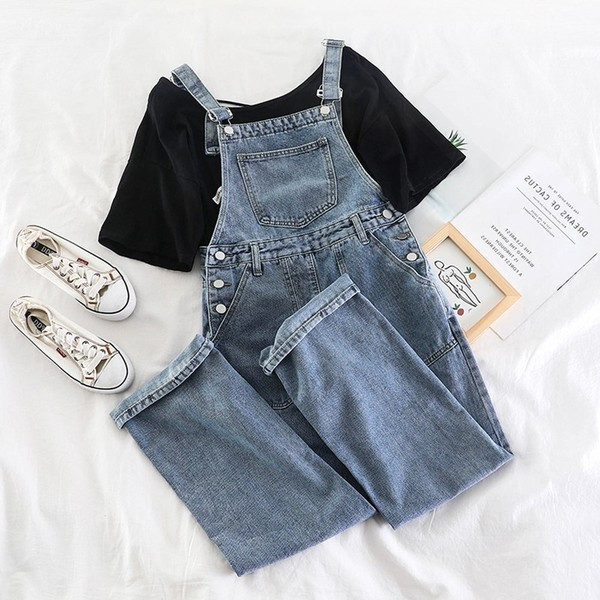 Salopeta de dama moderna cu bretele albastre