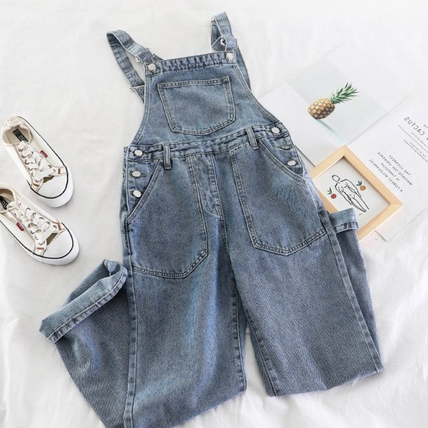 Salopeta de dama moderna cu bretele albastre