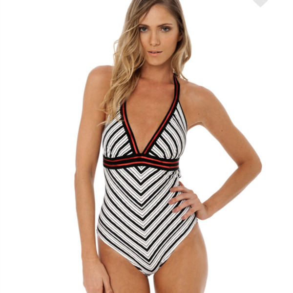 Costum de baie complet modern, cu decolteu în V
