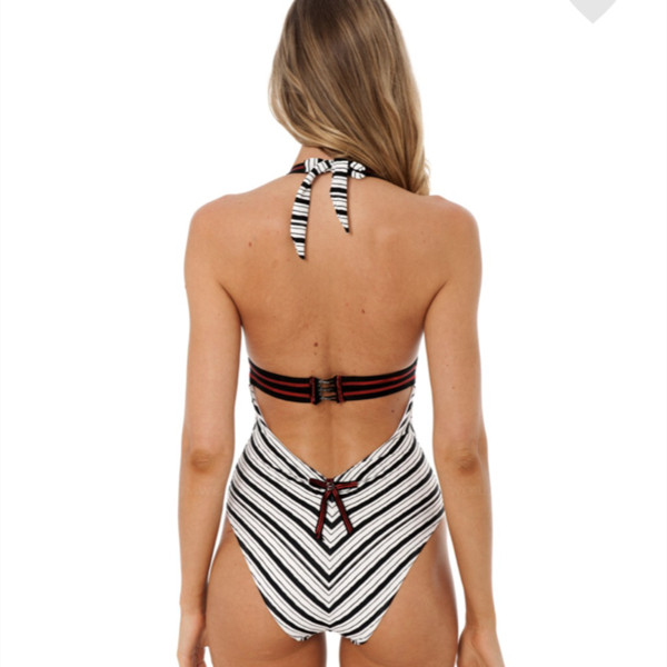 Costum de baie complet modern, cu decolteu în V